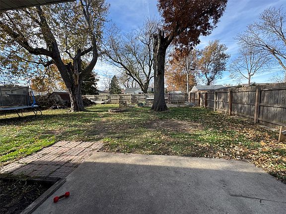 4th image of 307 E 19th St N
