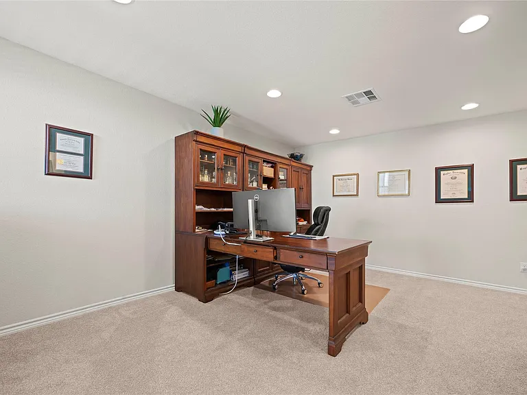 1201 Highknoll Ln — Photo 9