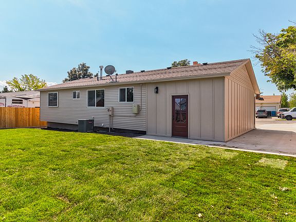 5th image of 5006 W Niagara Cir