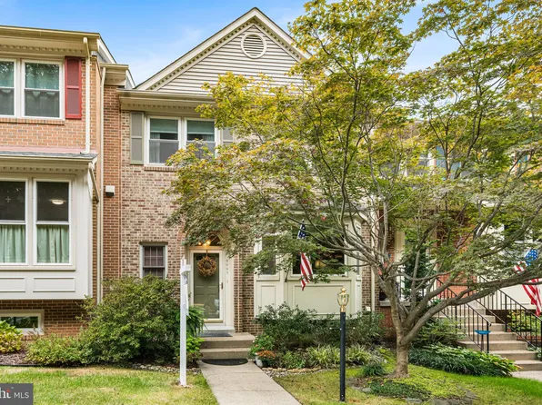 9007 Golden Sunset Ln, Springfield, VA 22153