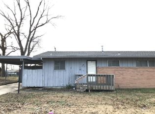 1915 SW 71st St, Topeka, KS 66619