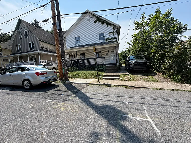 197-199 William St #1R — Photo 1