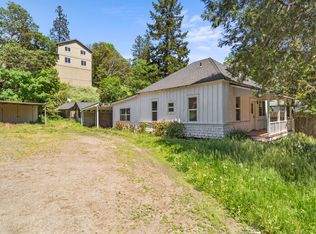 1183 N 4th Ave, Gold Hill, OR 97525