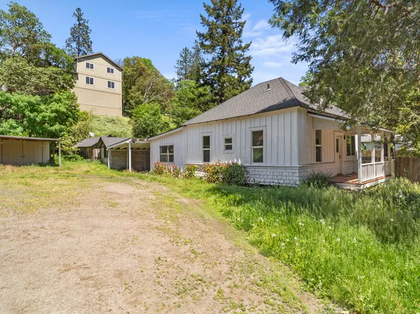 1183 N 4th Ave, Gold Hill, OR 97525