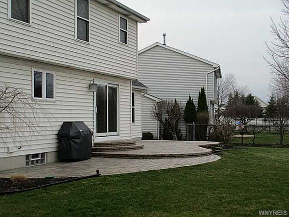 3rd image of 87 Newberry Ln