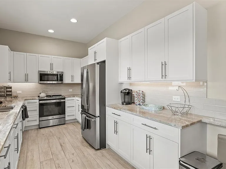 1905 Tulip Dr — Photo 14