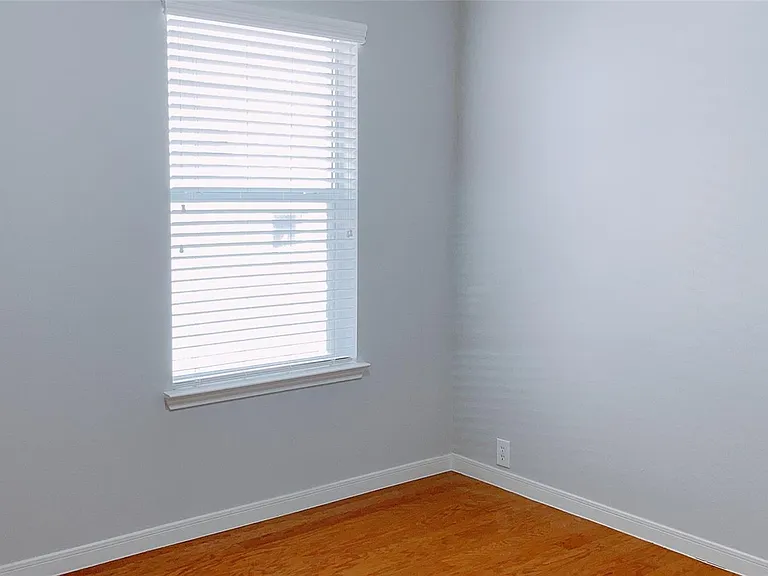 2910 Sandleigh Dr — Photo 18