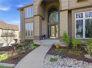 9227 Redbud Ln, Lenexa, KS 66220