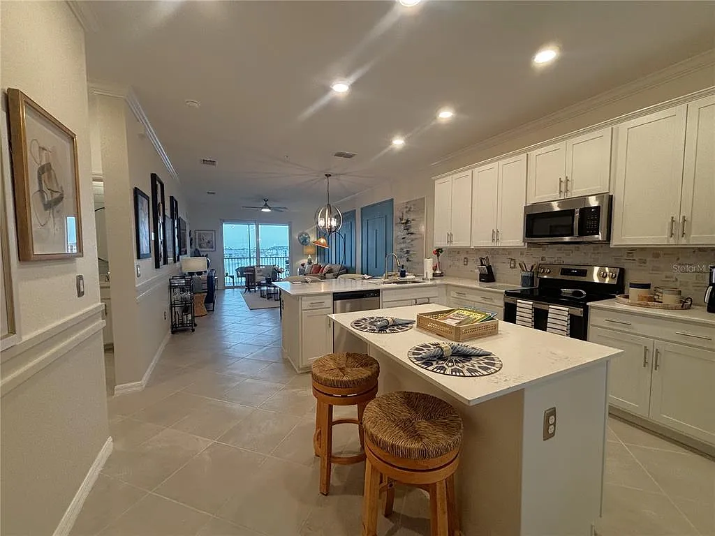 2 bed, 2.0 bath, 1120 sqft, $6,000 — Photo 3