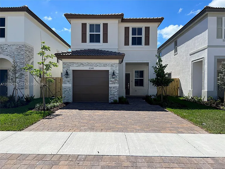 2340 NW 130th Ter — Photo 3