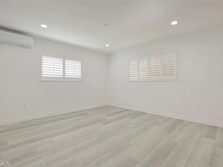 1307 E Acacia — Photo 5