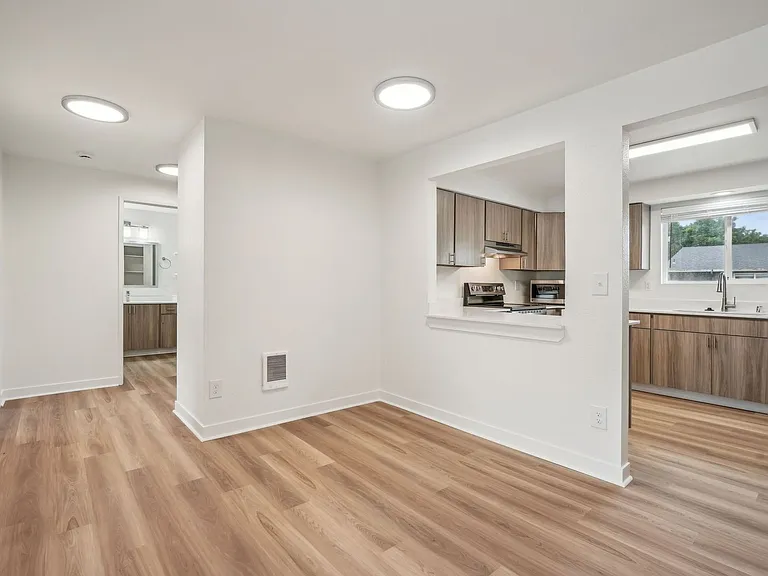 The Arch - Apartments & Townhomes — Photo 46