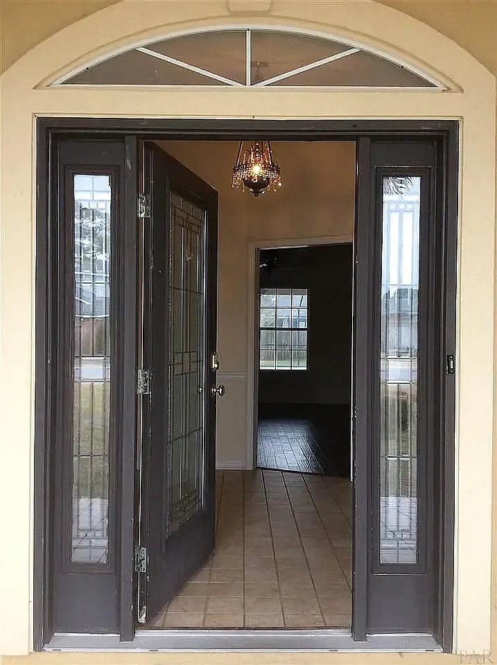 4 bed, 2066 sqft, $2,800 — Photo 2