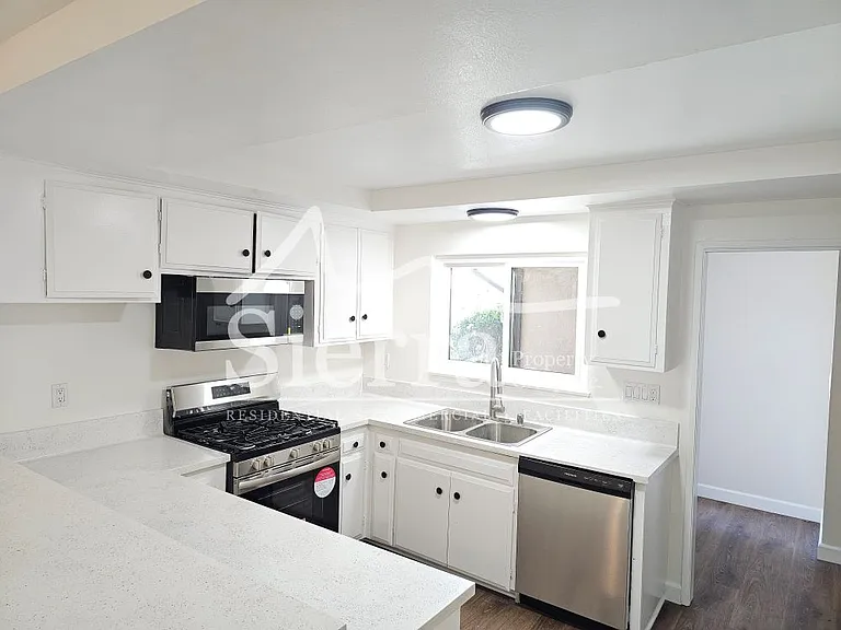 88 Manchester Pl — Photo 4