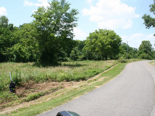 38 Chickasaw Bluff Dr, Dyersburg, TN 38024