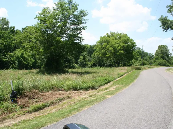 38 Chickasaw Bluff Dr, Dyersburg, TN 38024
