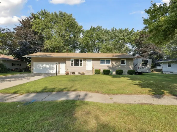 405 Andres St, Chesaning, MI 48616
