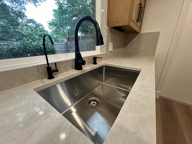 601 N Riverside Dr — Photo 12