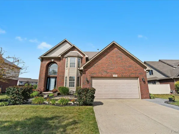 16468 Sugar Maple Dr, Brownstown, MI 48173