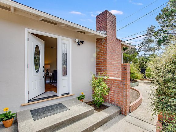 3rd image of 2551 Fleetwood Dr
