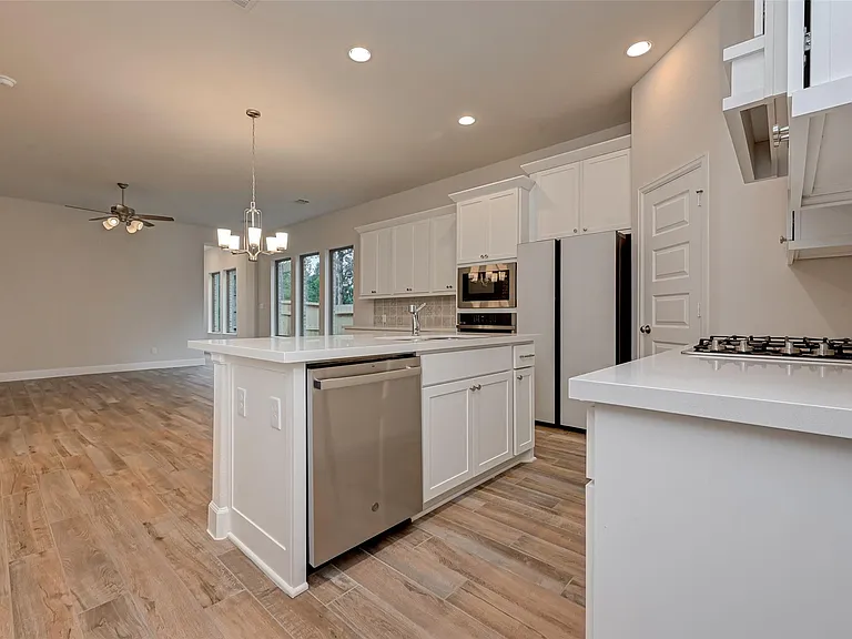308 Mullins Ct — Photo 16
