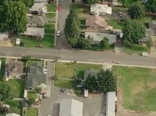 509 E 4th St, Grandview, WA 98930