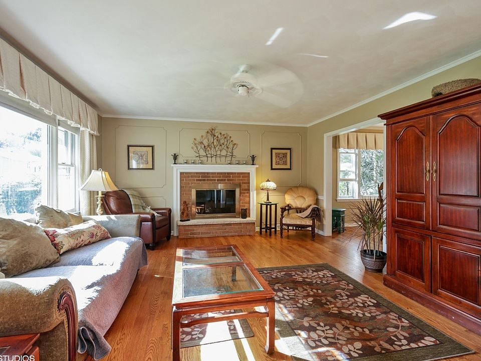 11 Melvina Ct, Algonquin, IL 60102 Zillow