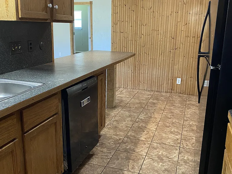 429 E Hillcrest Ln — Photo 10