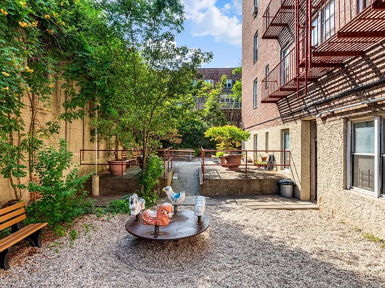 6730 Clyde St #3B — Photo 16