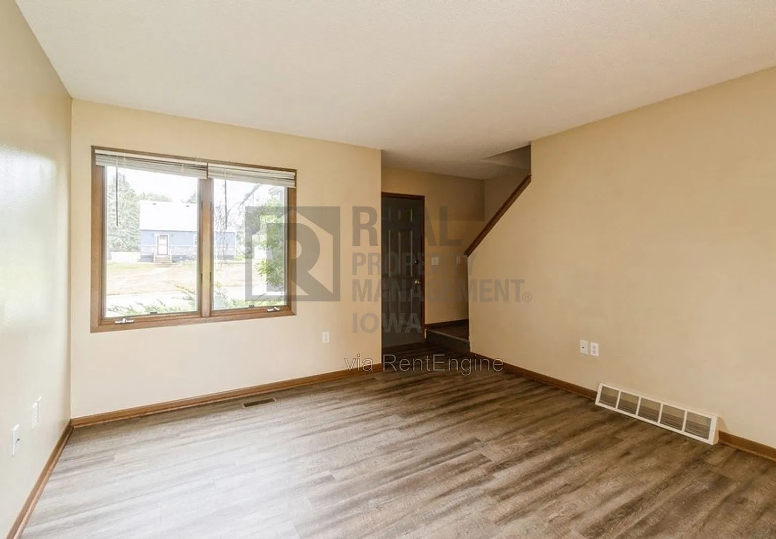 2 bed, 1.5 bath, 990 sqft, $1,295 — Photo 3