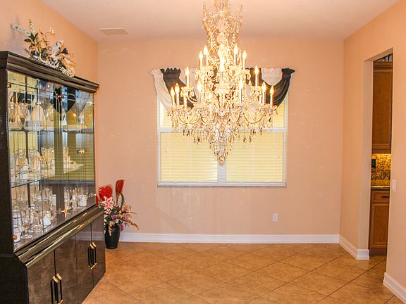 3rd image of 8081 Emerald Winds Cir