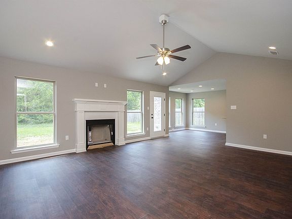 3rd image of 43 Tanzanite Dr