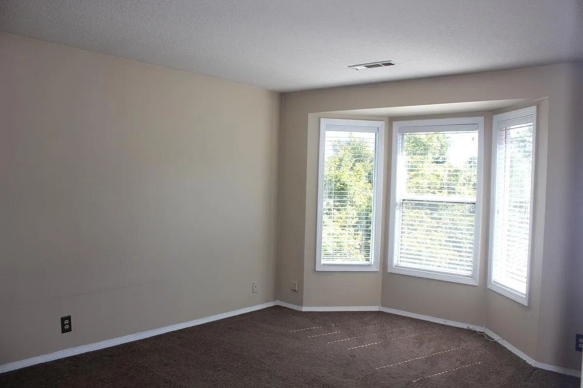 4 bed, 2.5 bath, 1656 sqft, $2,850 — Photo 3