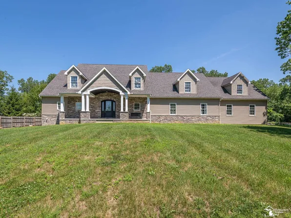 8340 Adler Rd, Lambertville, MI 48144