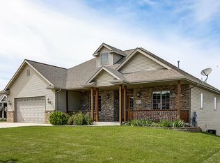 272 Silver Fox Dr S, Kewaskum, WI 53040