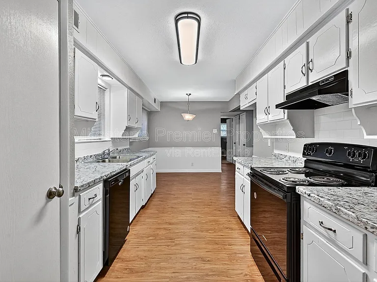 105 E Ford St — Photo 10