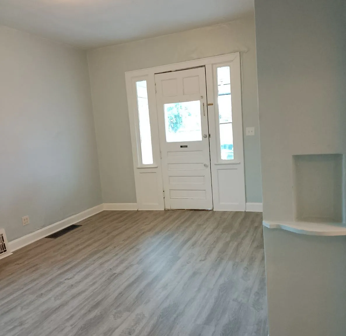 406 E Gilbert St — Photo 2