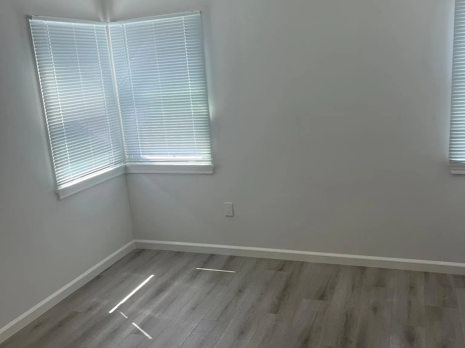 3 bed, 1000 sqft, $4,000 — Photo 4