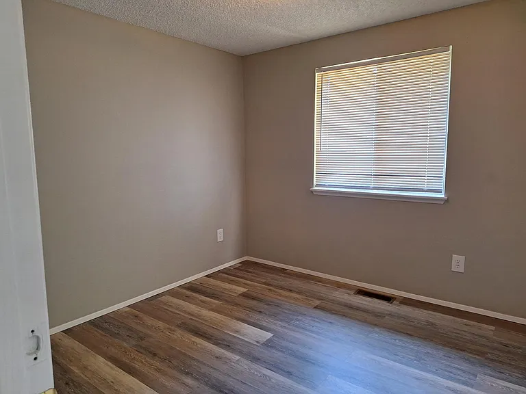 265 NE Silver Pine Dr — Photo 16