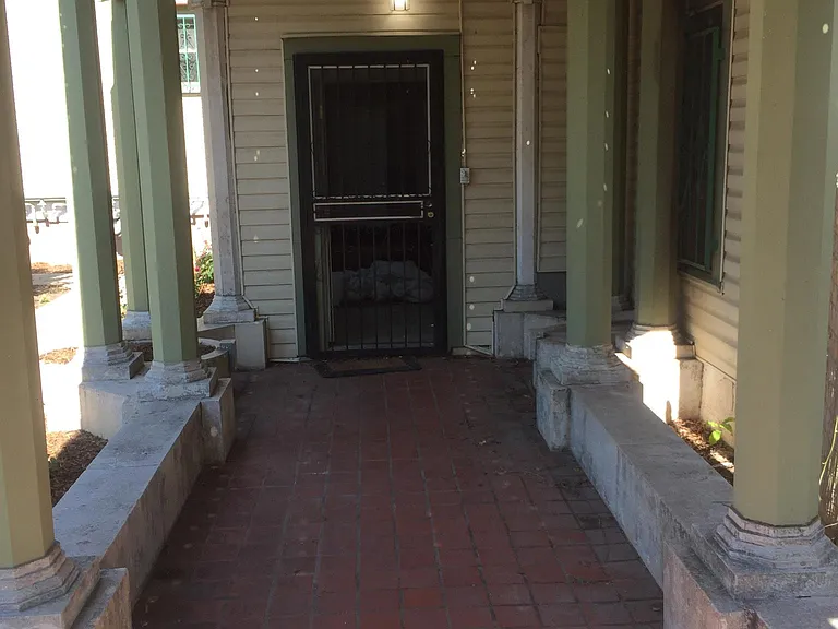 437 W Magnolia Ave #1 — Photo 2