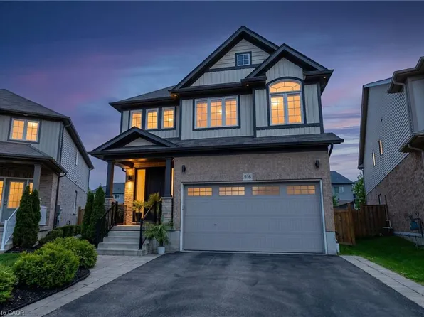 916 Steepleridge Ct, Kitchener, ON N2P 0B4