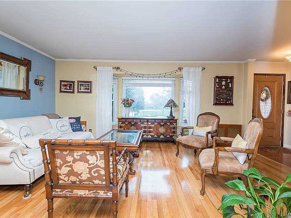 5th image of 72 Birchwood Park Dr