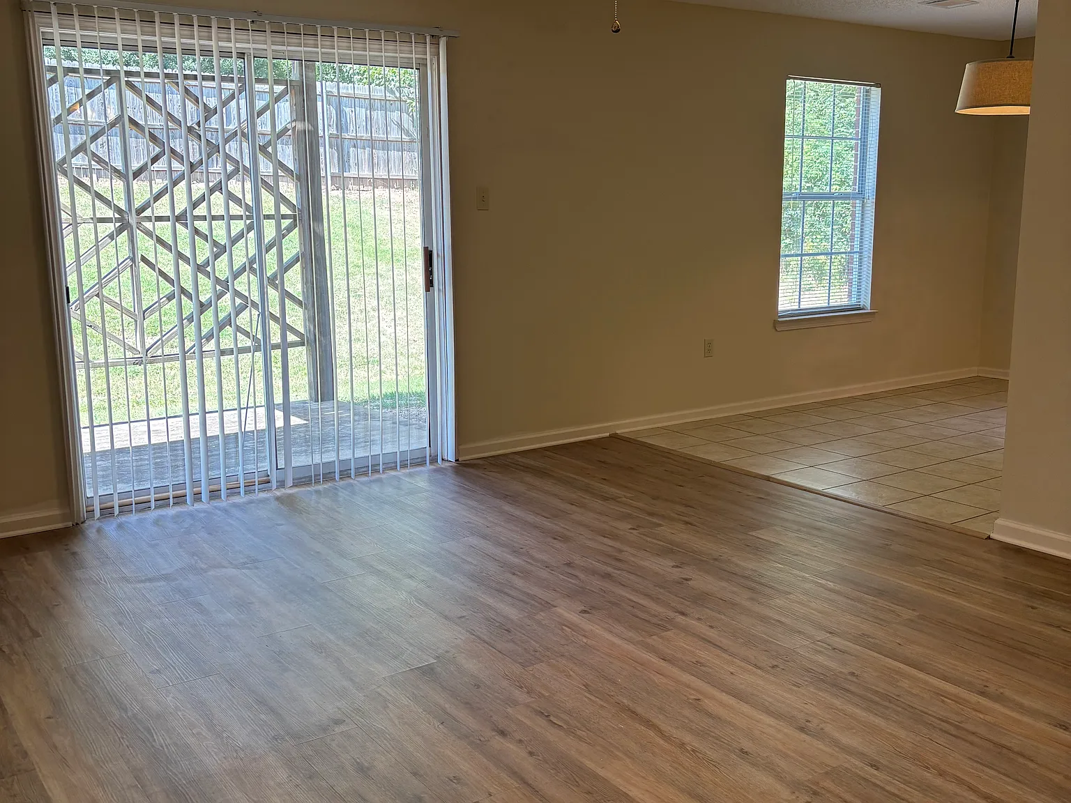 2 bed, 936 sqft, $825 — Photo 2