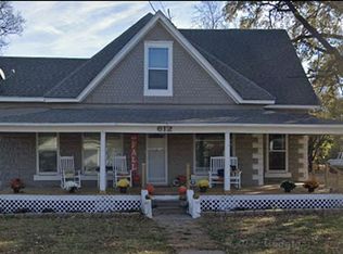 612 S Grand Ave, Lyons, KS 67554