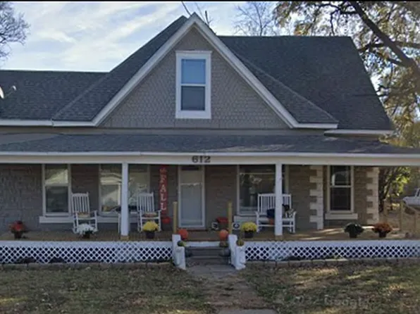 612 S Grand Ave, Lyons, KS 67554