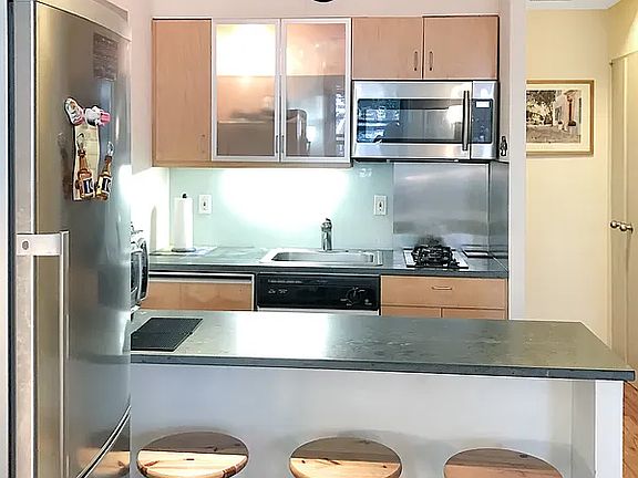 3rd image of 346 E 51st St APT 2F