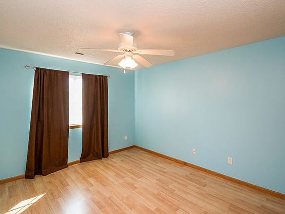 5th image of 409 James Blvd #6