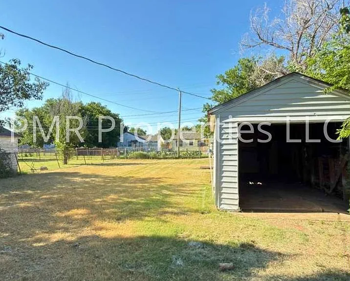 2406 SW D Ave — Photo 6