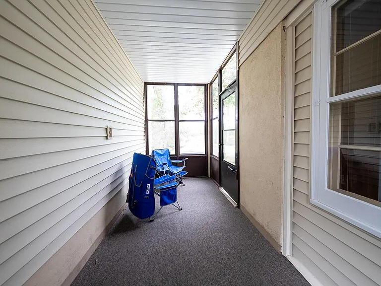 1140 Evergreen Ln N — Photo 31