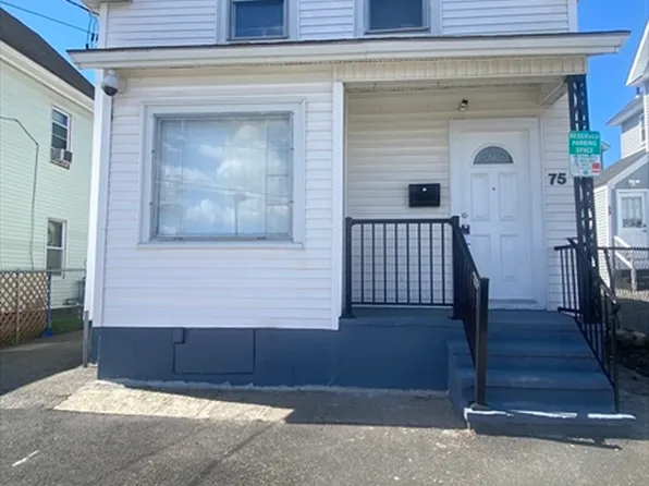 75 Plain St, Lowell, MA 01851